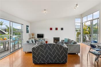 Ocean Road Beach House - Whangamata