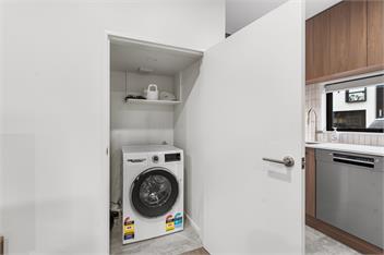 Secure Quiet CBD Townhouse | Free Parking + EV  - 