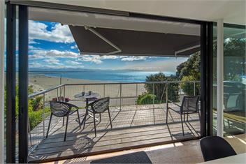 Beachfront Retreat - Architectural & Ocean Views -