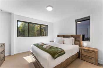 Tranquil Stay Two Mile Bay - lake views + playground -