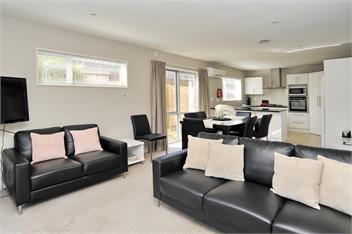 Regents 94B - Stylish and Modern - Christchurch