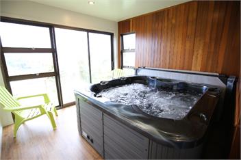 Stunning Ocean Horizon Views with Conservatory & Spa - Dunedin