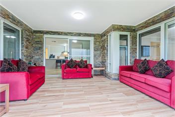 Spacious house near Melb Airport, Sleeps 12  - Melbourne