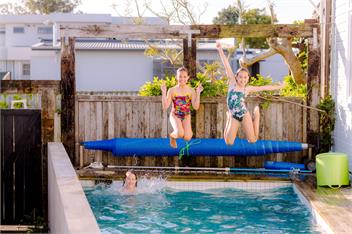 Rustic villa with pool. Fenced house dogs welcome - Mt Maunganui