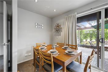 A Hop, Skip & Jump to the Lake - Taupo