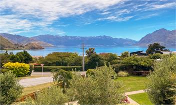 Stunning Panoramic views - 5 Bedrooms - 15m to Wanaka - Wanaka