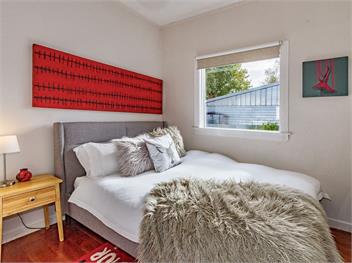 Stag & 3 Pigs (Bachcare) - Ohakune