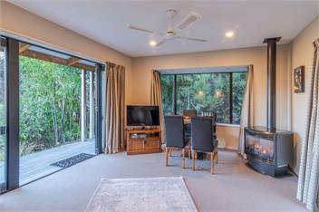 Fantail Cottage with Sea Views (Bachcare) - Akaroa