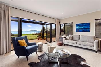 "Taha Moana" Step out the door onto the lake front - Rotorua