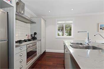 Sandy Jandal - Russell Cottages - Bay of Islands