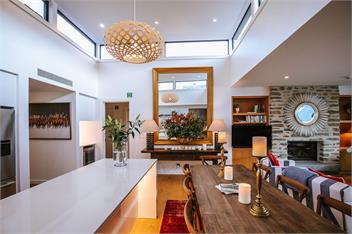 Nautilus Penthouse | Sleeps 8 | Lakefront Apartment - Wanaka