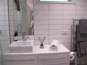 Gem by the Sea -Beach Hideaway North Shore - 2 Min walk to Beach! - Auckland