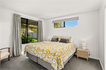 Relax on Snowberry (Bachcare) - Wanaka