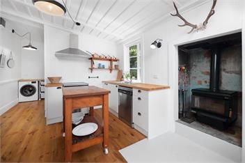 Quintessential Russell Cottage Right In The Heart Of The Village - Russell