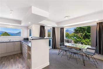 Lakefront Gem | Absolute Waterfront - Queenstown