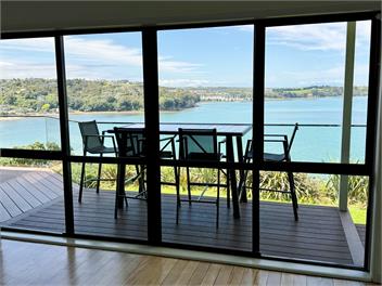 Whale Cove - clifftop holiday home - Whangaparaoa