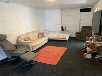 Super-sized family home, peaceful environment with stunning mountain views - New Plymouth