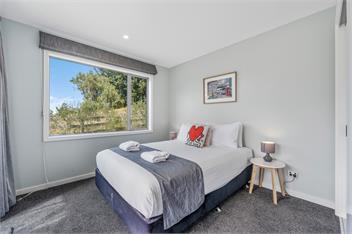 Hideaway at the Bay - Spa Pool, Premium Property, Walking distance to the Lake - Taupo