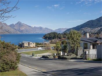 Lake and Mountain Ridge (Bachcare) - Queenstown