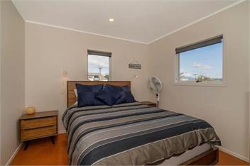 Beach House - Across the Road to the Beach - Whitianga