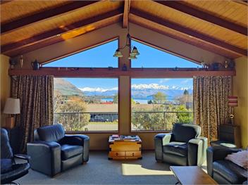 Retro Ski Lodge (Bachcare) - Wanaka
