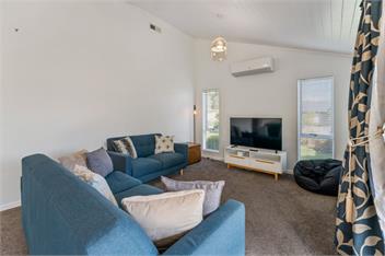 Kinloch Hideaway - 3bdrms, family friendly, close to lake! - Taupo