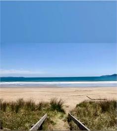LOCATION! LOCATION! ...EPIC Beach Front Bach - Northland