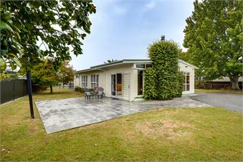 Mid Century Oasis (Bachcare) - Hastings