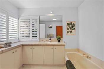 Stylish Fendalton Townhouse (Bachcare) - Christchurch