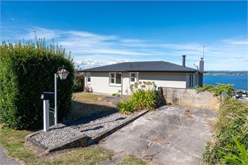 Lofty Lakeviews (Bachcare) - Acacia Bay