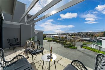 The Moorings Apartment 5 - a stone's throw from the lake! - Taupo