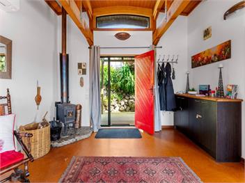 Treetop Hideaway (Bachcare) - Taupo Central