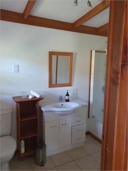 Cape South - Little house of Bloom - RD12 Havelock North