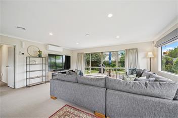 Sackville Sunshine (Bachcare) - Martinborough