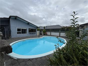 Spacious Group‑Friendly Napier Home with Pool – Ideal for Teams & Families - Napier