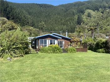 Stunning Waterfront property in Mahau Sound -