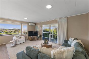 Kinder Cottage - Taupo - Private fully fenced back yard, close to shops - 