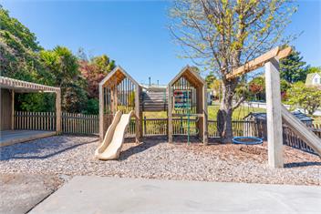 Tranquil Stay Two Mile Bay - lake views + playground -