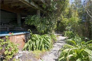 Hilltop Getaway - Views and Spa Pool - Nelson