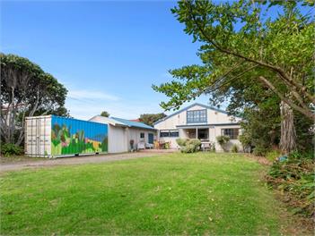 Olde Beach Lux - Waikanae