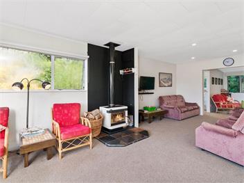 Family Fun at The Lake (Bachcare) - Lake Tarawera