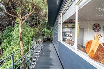 The Grandstand (Bachcare) - Akaroa