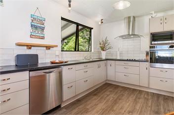 Splendour on Spencer (Bachcare) - Lake Tarawera