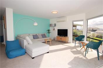 Whale Cove - clifftop holiday home - Whangaparaoa