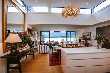 Nautilus Penthouse | Sleeps 8 | Lakefront Apartment - Wanaka