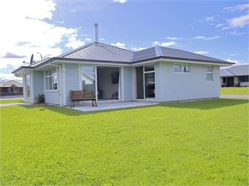 Fiordland Getaway (Bachcare) - Te Anau