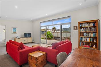 Relax on Dillon (Bachcare) - Waihi Beach