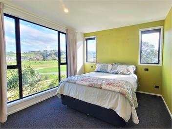 Hosts on the Coast Hillview Hideaway - Waihi Beach