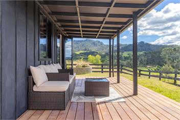 Shelly Bay Retreat - Katikati