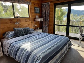 Picturesque Waikawa (Bachcare) - Picton